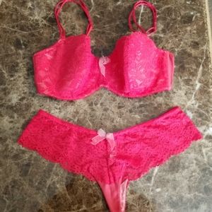 B.Temptd by wacoal 36dd/M set